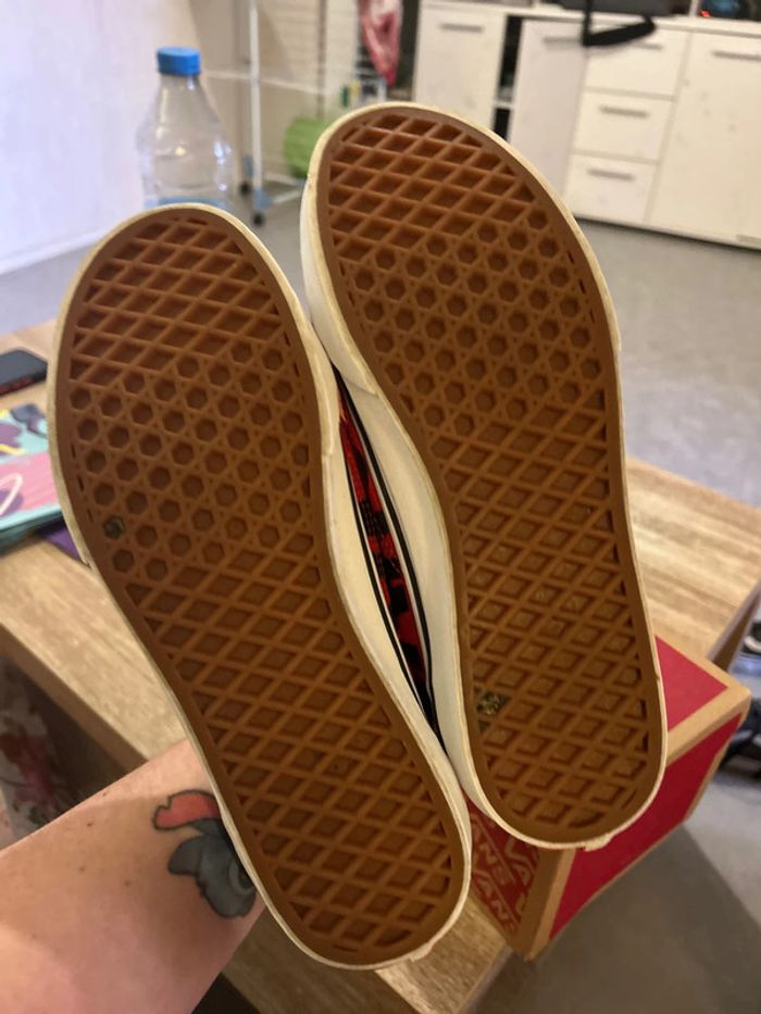 Vans noir et rouge - photo numéro 5
