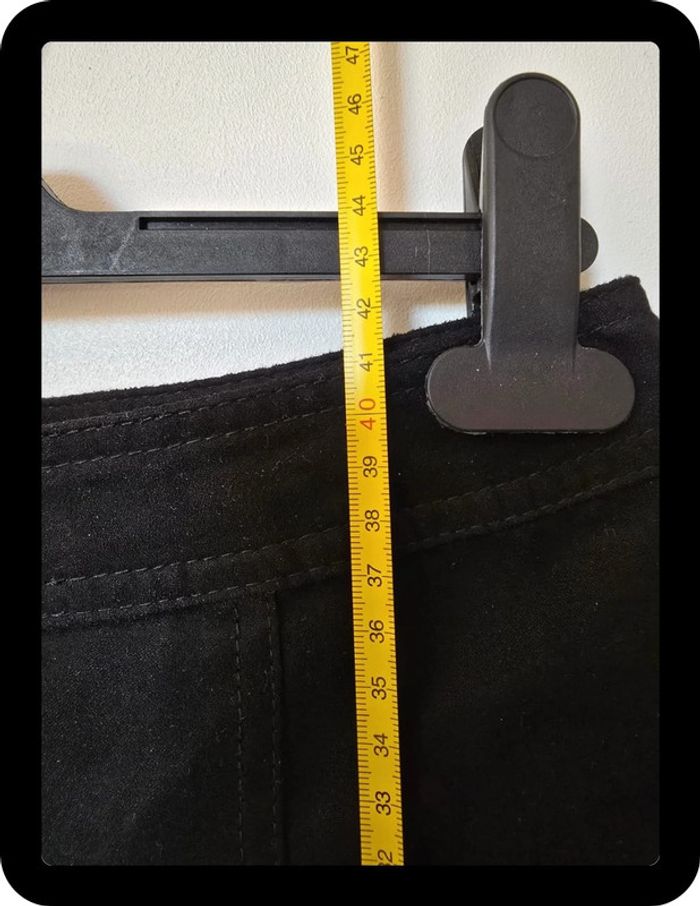 Jupe noire façon suedine - photo numéro 3