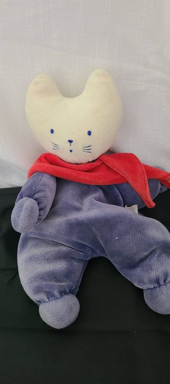 Doudou semi plat chat bleu marine foulard rouge COROLLE