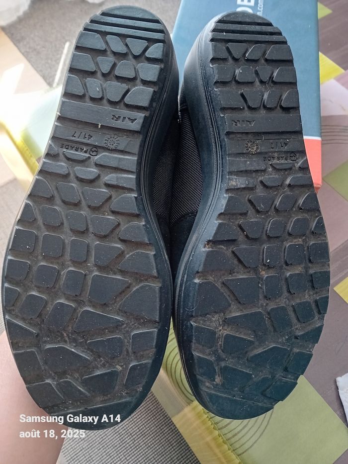 Chaussures de sécurité, T. 41 NEUVES - photo numéro 3