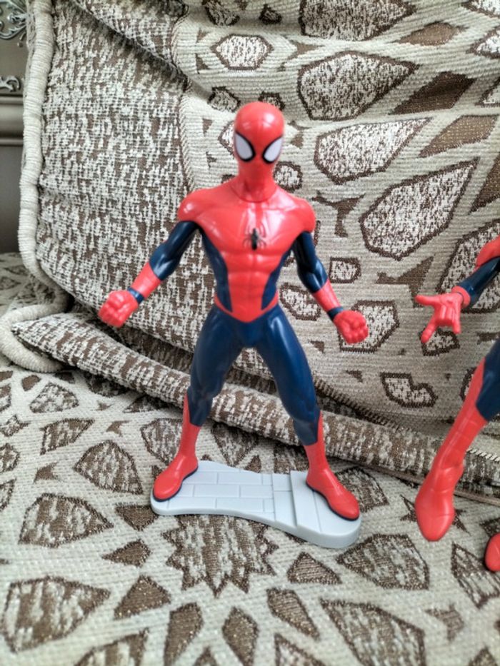 Lot de 2 figurines spiderman - photo numéro 2