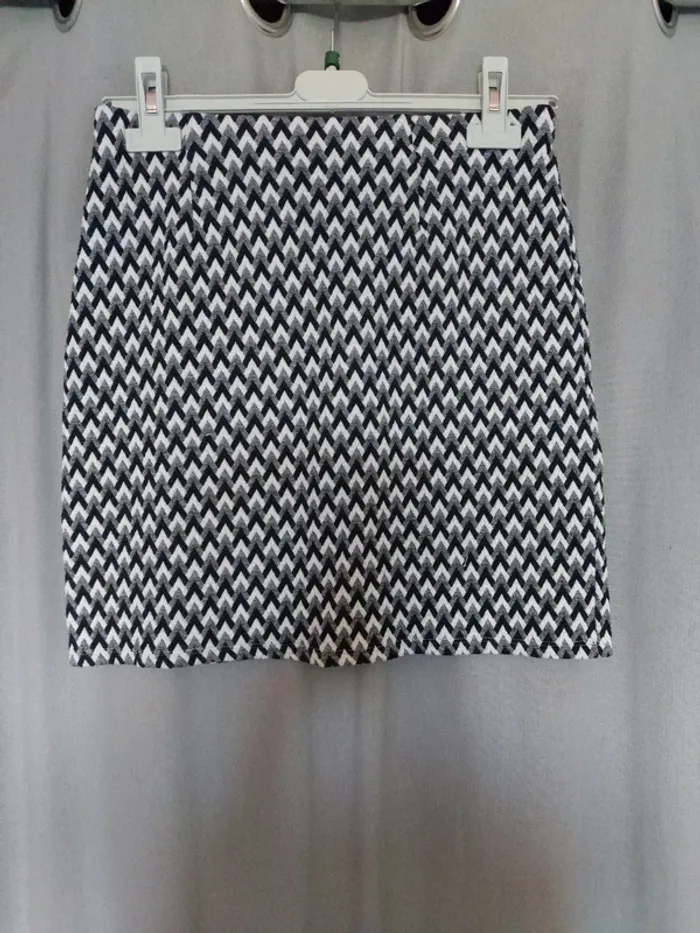 Jupe Kiabi Taille M – Motifs Noir, Gris et Blanc - photo numéro 2