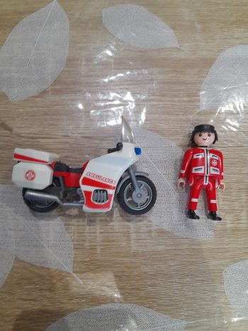 Playmobil 4224 Hôpital - secouriste / moto ambulancier