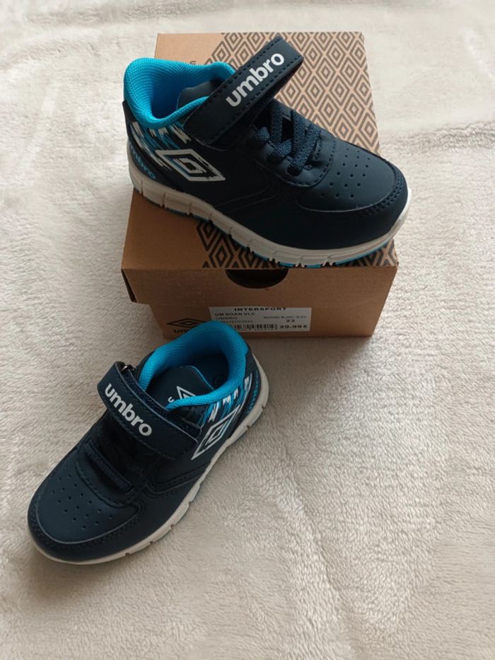 Basket umbro taille 23 neuve
