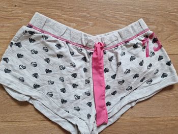 Short court femme Love to lounge gris coeurs 38-40 cm