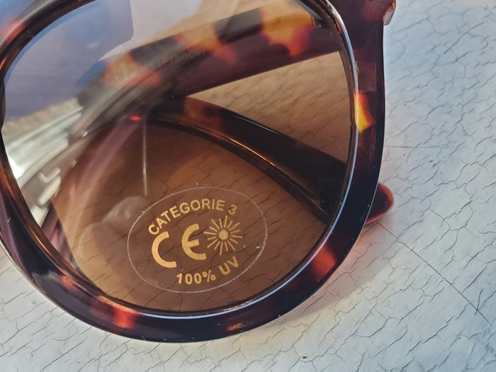 Lunette de soleil 4 - photo numéro 2