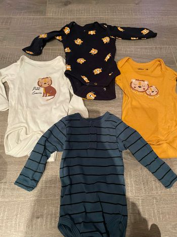 Lot de 4 body 6 mois