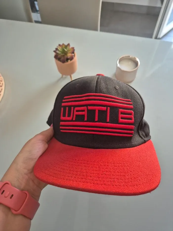 Casquette WATI B noire et rouge - photo numéro 2
