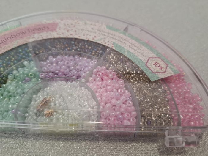 Belle boîte perles de rocaille arc-en-ciel pour créations/bijoux 10 couleurs neuve - photo numéro 4