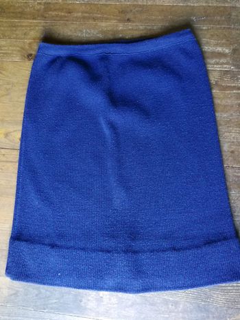 Jupe bleu marine droite en maille
