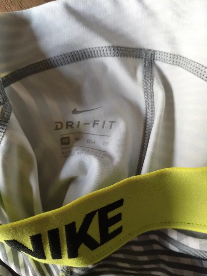 Legging sport Nike XS - photo numéro 4