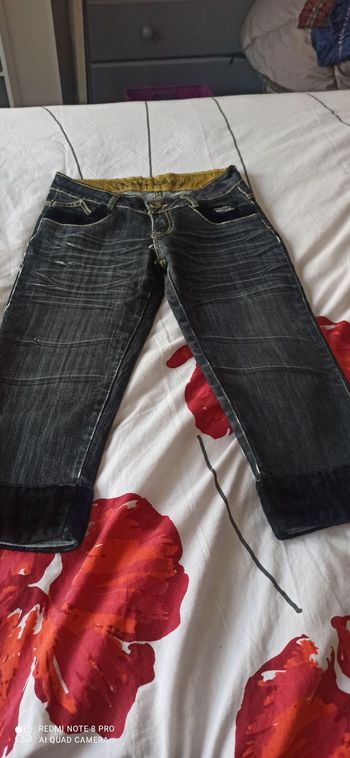 Pantacourt noir en jeans t. 36