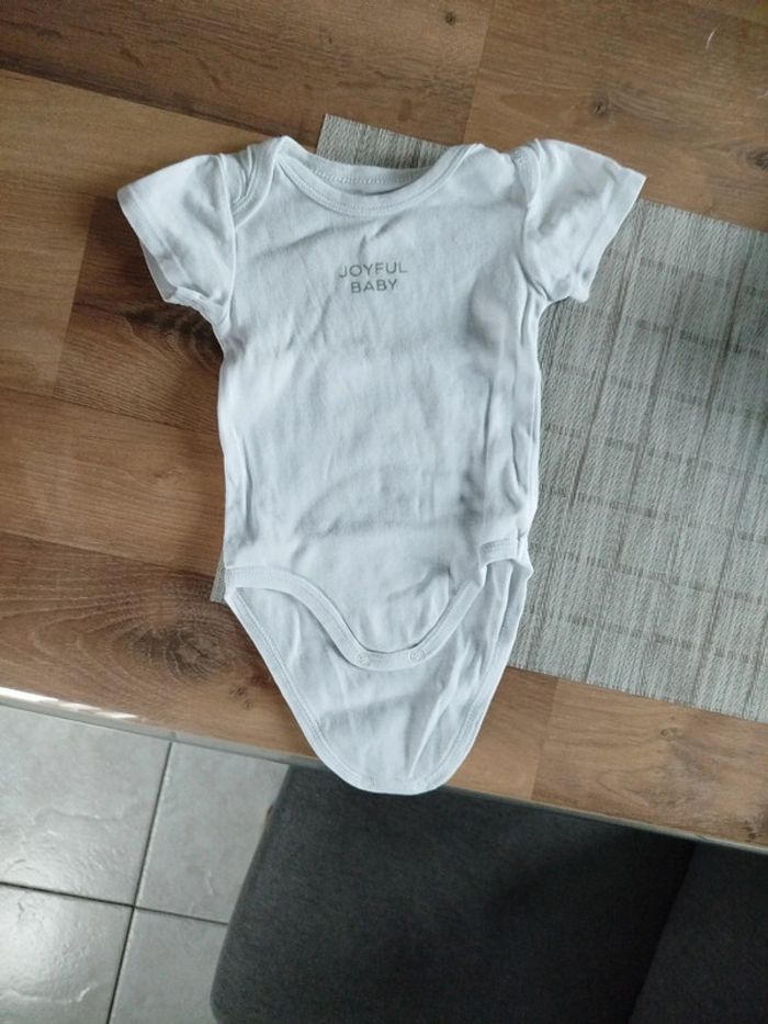 Vends bodies manche courte
