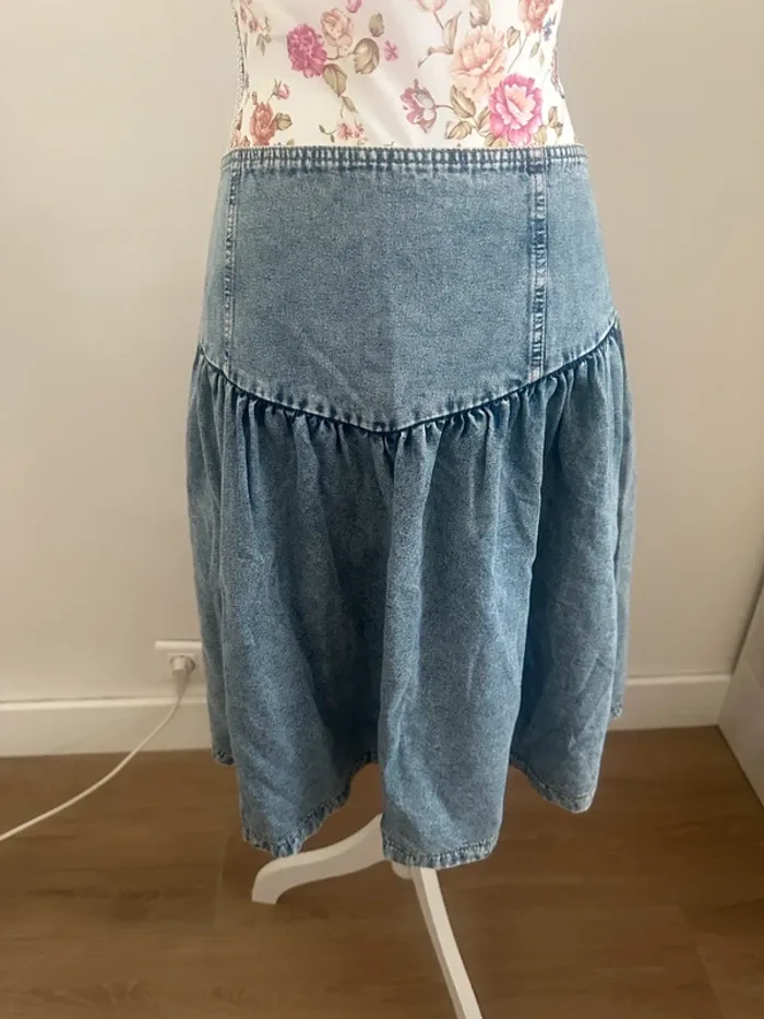 Jupe en jeans taille haute patineuse à l’ancienne