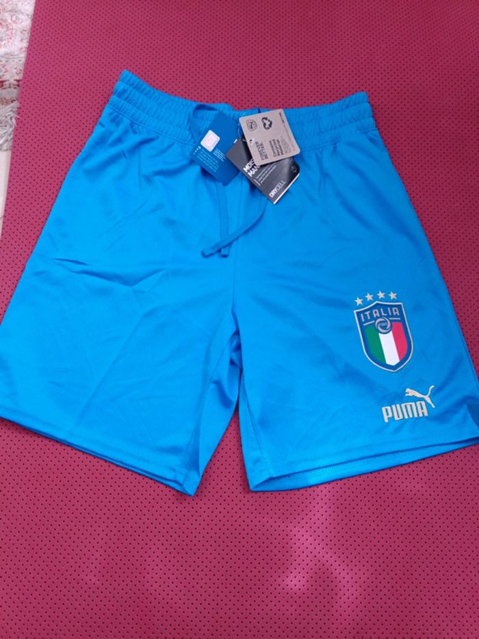Short de foot Italie, Puma Authentique Officiel taille Adulte S, Neuf