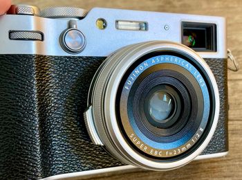 Fujifilm X-100 VI - Nombre d'obturateurs : 4 600 - Excellent état, mais DÉFAUT n° 366