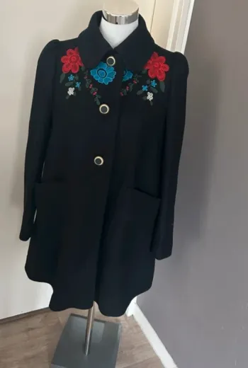 Zara veste ,caban, manteau en laine noire, broderie fleur  taille L/40