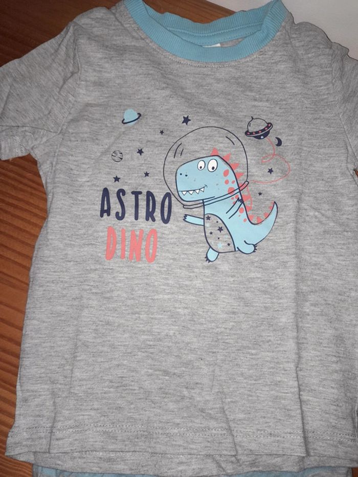 ensemble tee shirt et short 9-12mois Pocopiano très bon état - photo numéro 2