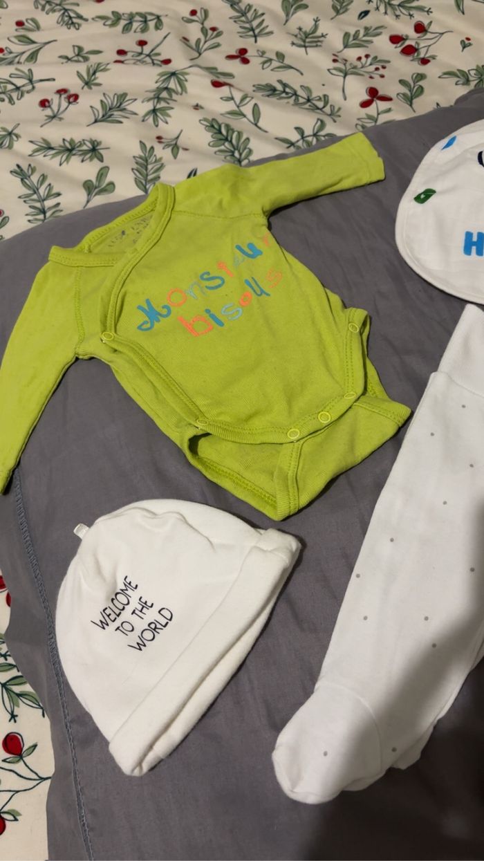 Ensemble body + pantalon naissance garçon + bavoir et bonnet - photo numéro 2