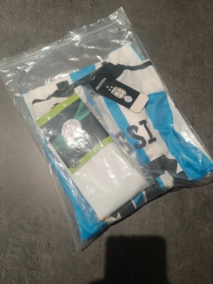 Tenue foot Léo Messi argentine. T 22 - photo numéro 5
