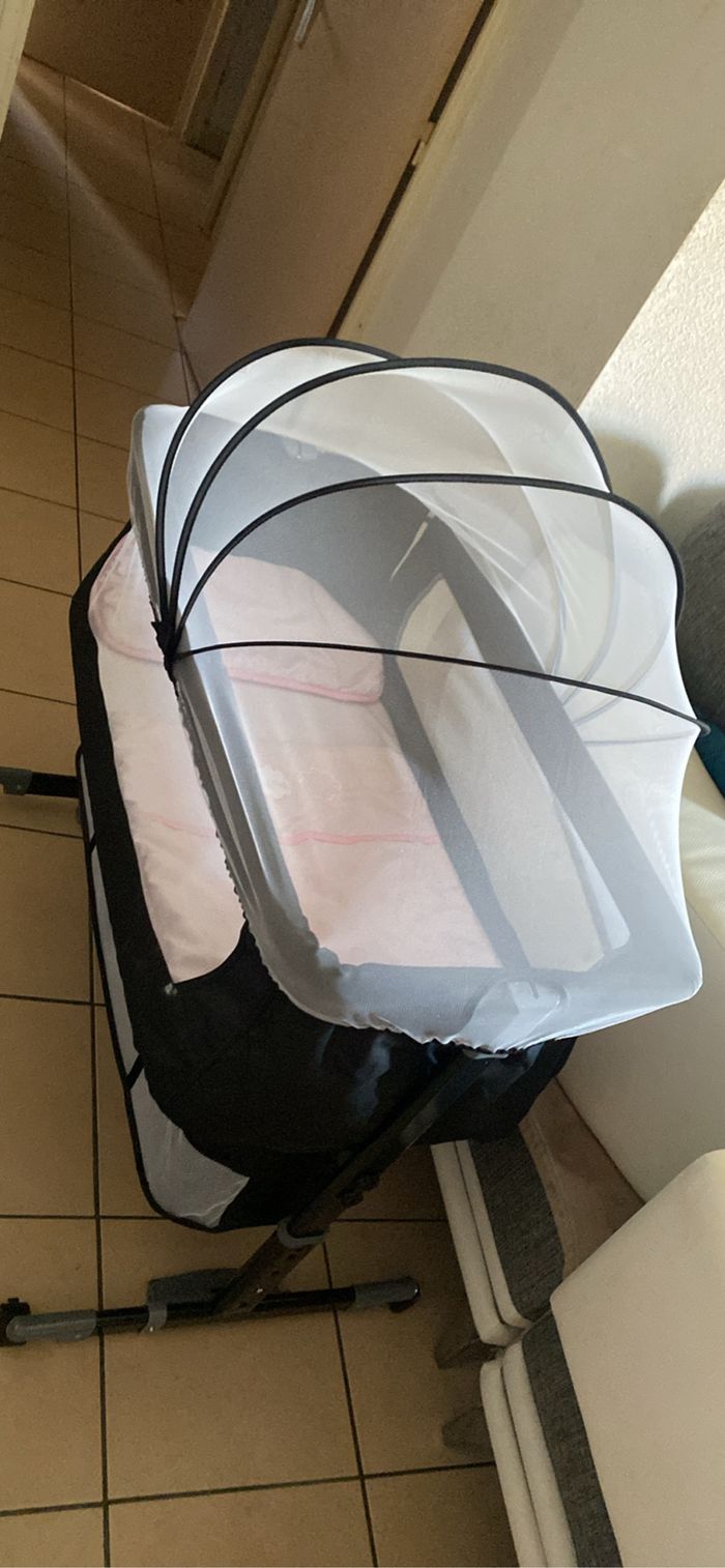 Co, dodo qui se met de plusieurs façons, même en mode berçaGe - photo numéro 2