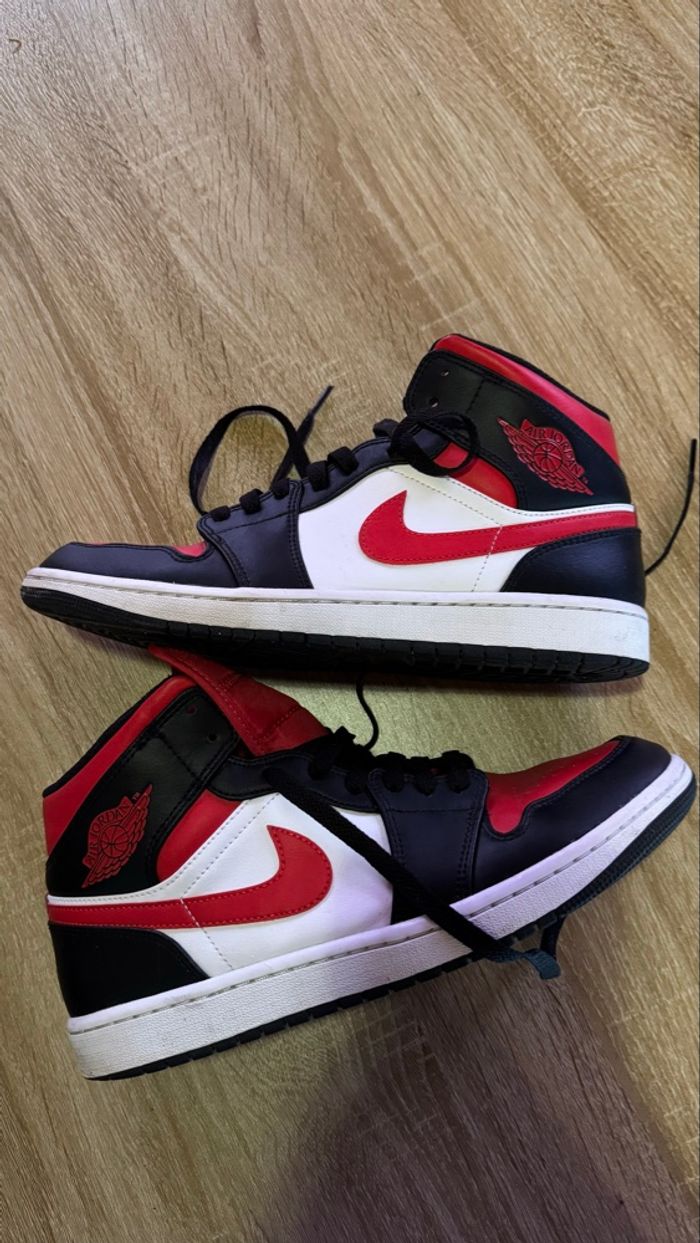 jordan air 1 mid bred toe