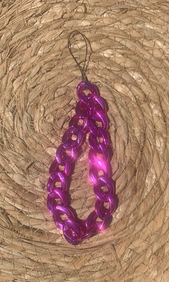 Bijou de portable en maillons colorés