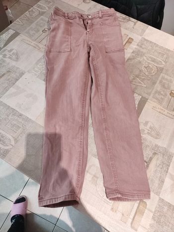 Jean de couleur rose clair