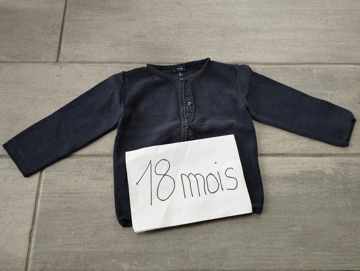 Lot n° 458 Gilet Kiabi 18 mois
