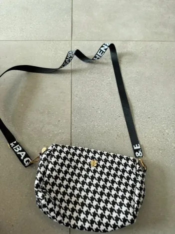 Pochette à bandoulière neuve sans étiquette, 21*15cm