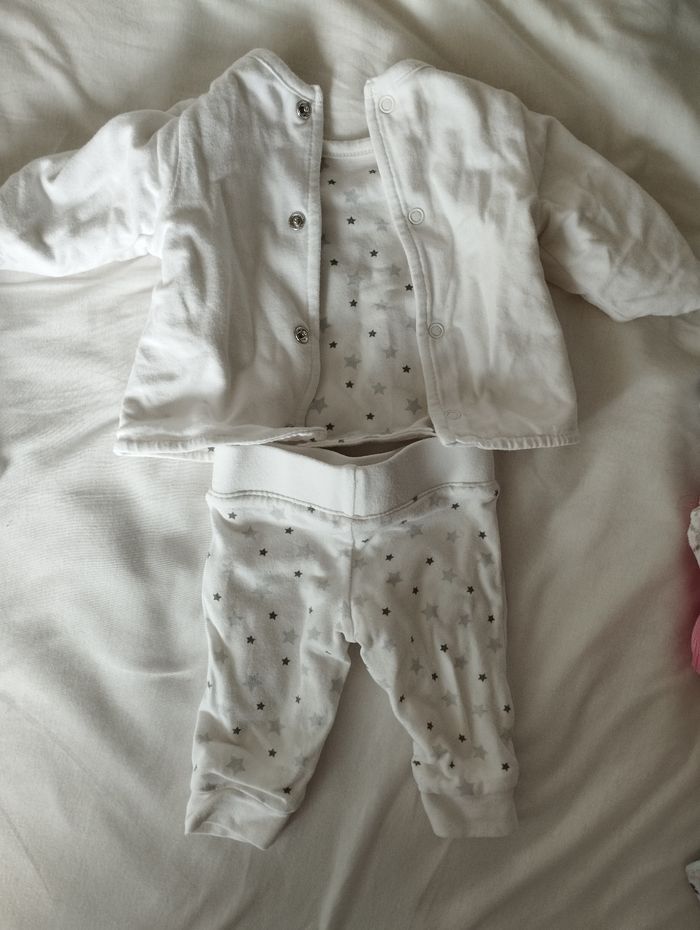 Gros Lot vêtements naissance fille - photo numéro 10
