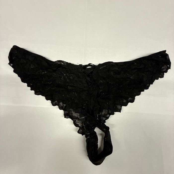 String dentelle usé, porté - photo numéro 2