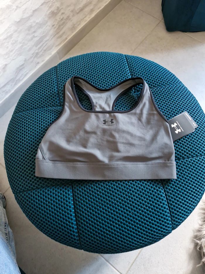 Brassière de sport under armour M
