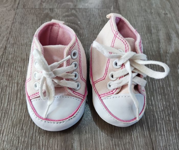 Chaussures / tennis en toile rose bébé 3 mois taille 18 - neuves - photo numéro 2