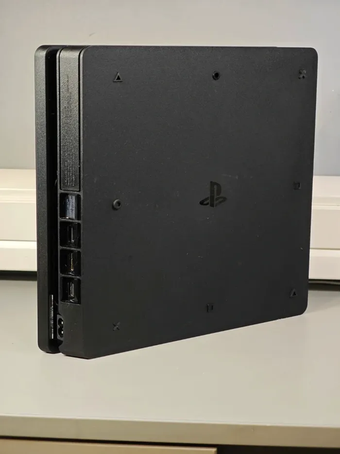 Console PS4 Slim Pack FIFA 18 / 500Go/ Manette/ Jeu/ Boîte/ OS 12.52/ Gar 1an - photo numéro 3