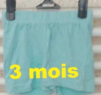 Short vert eau  Taille  3  mois