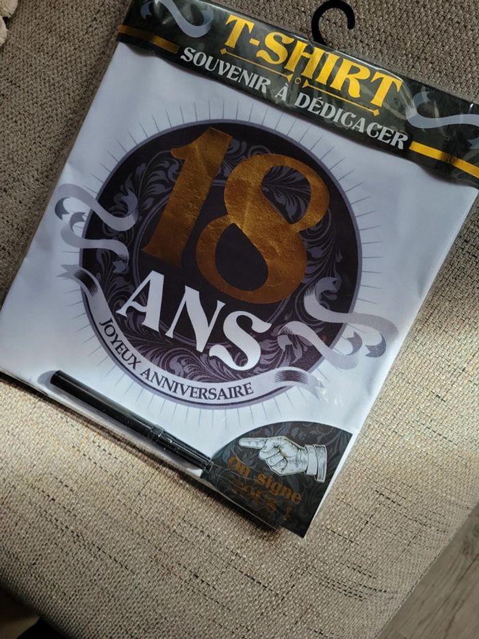 Tee-shirt 18ans a dedicacer - photo numéro 3