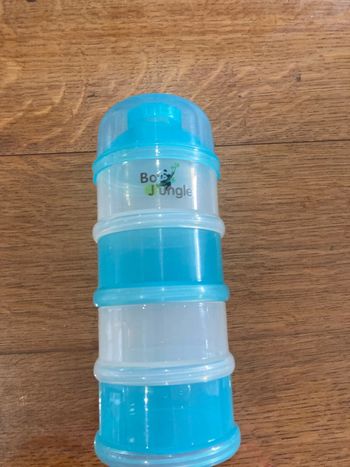 doseur de lait bleu