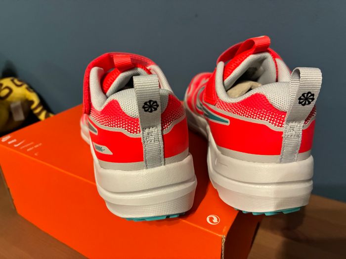 Nike cosmic runner, pointure 34 - photo numéro 4