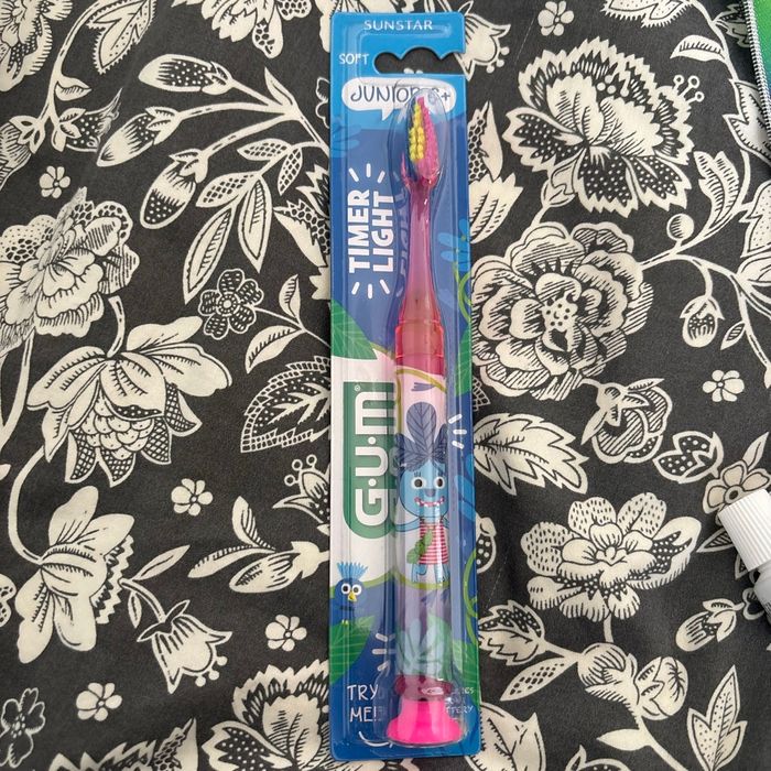 Lot de produit dentaire enfant / brosse à dent dentifrice - photo numéro 3