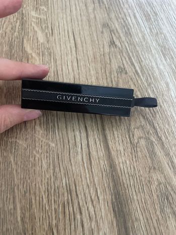 Rouge à lèvre rouge interdit numéro 13 Givenchy