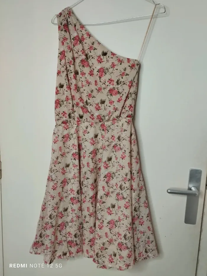 Jolie robe fleurie 1 épaule dénudé Mango taille XS - photo numéro 5