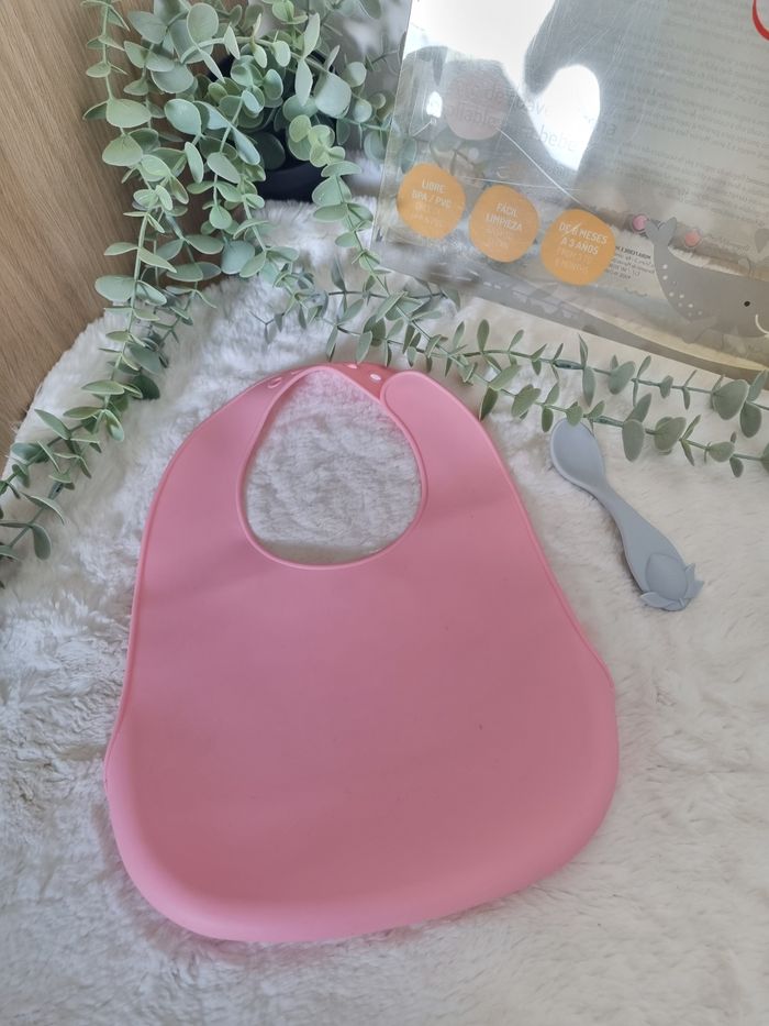Bavoir silicone neuf + petite cuillère - photo numéro 2