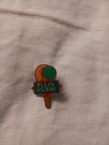 Pin's Plein sourire