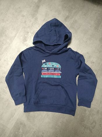 Pull à capuche bleu marine