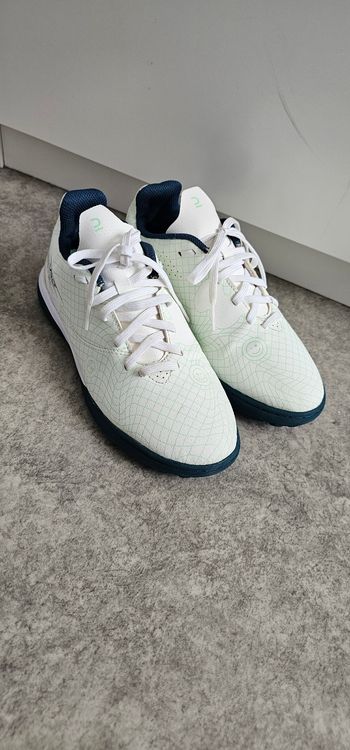 Chaussure de football enfant de la marque kipsta 36