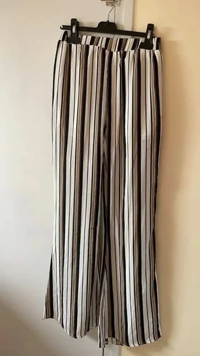 Pantalon large neuf - photo numéro 1