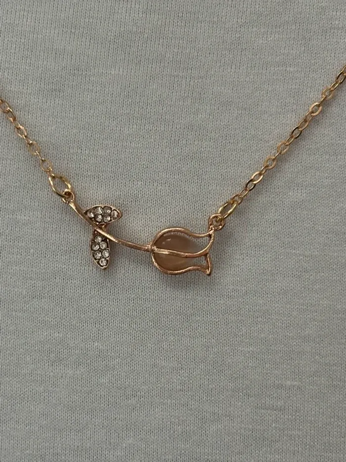 Collier court avec tulipe neuf - photo numéro 3