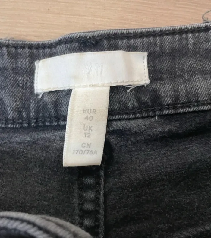 Short en jeans noir déstructuré - photo numéro 3