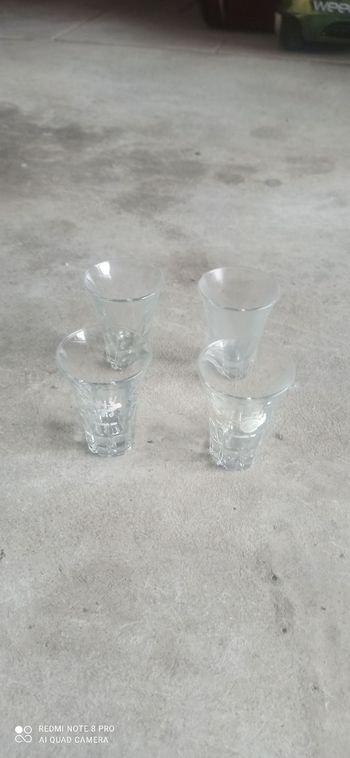 4 verres, à liqueur